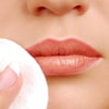 Bersihkan Sisa Lip Balm yang Ada di Bibir