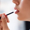 Cara Menggunakan Lipstik Bersamaan dengan Lip Balm