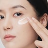 Oleskan Face Primer ke Wajah