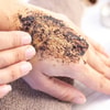 Rutin Menggunakan Body Scrub