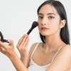 Sapukan Blush On dengan Teknik yang Benar