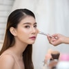 Sapukan Blush On di Bawah Mata