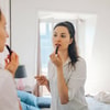 Memberikan Warna Alami pada Bibir
