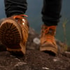 Pakai Sepatu Hiking Sesuai Standar