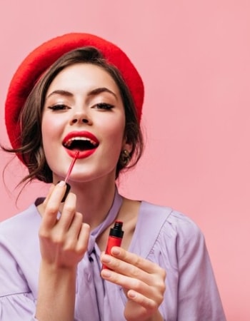 Lipstik Mengering? Bahaya Banget! 5 Cara Mengatasi Lipstik yang Kering Ini Solusinya!