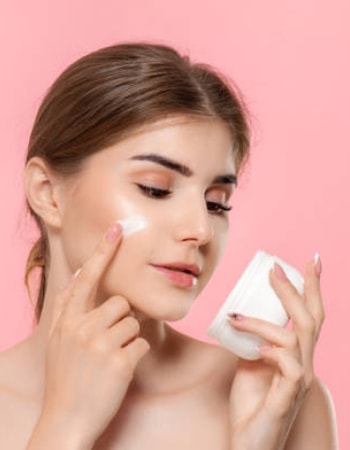 Mari Terapkan 6 Cara Menggunakan Ponds White Beauty Day Cream untuk Hasil yang Flawless!