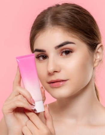 Cari Produk Face Cleaning? Berikut Penuturan 7 Macam-Macam Clean and Clear dan Fungsinya!
