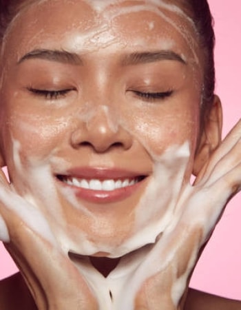 Rasakan 5 Manfaat Ponds Acne Solution Facial Foam Jika Memakai Produknya Secara Rutin!