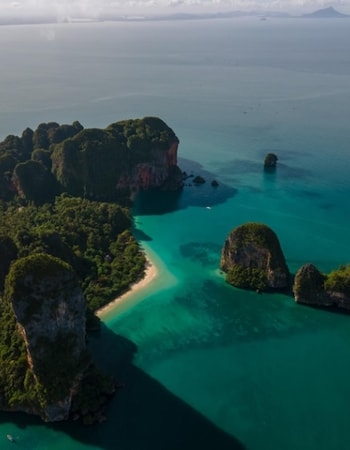 Ada 2 Cara Perjalanan ke Raja Ampat dari Surabaya, Lewat Udara dan Laut. Seru Abis!