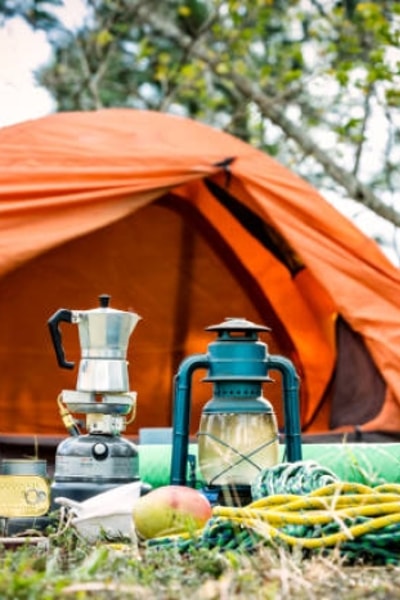 Bawa Alat-alat Camping Apa Saja? Lihat 11 Peralatan yang Harus Dibawa Saat Camping Ini!