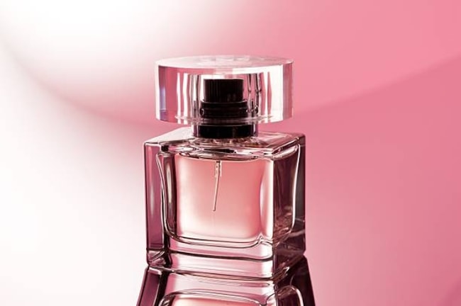 Cara Memakai Parfum agar Tahan Lama untuk Wanita Berhijab 2024