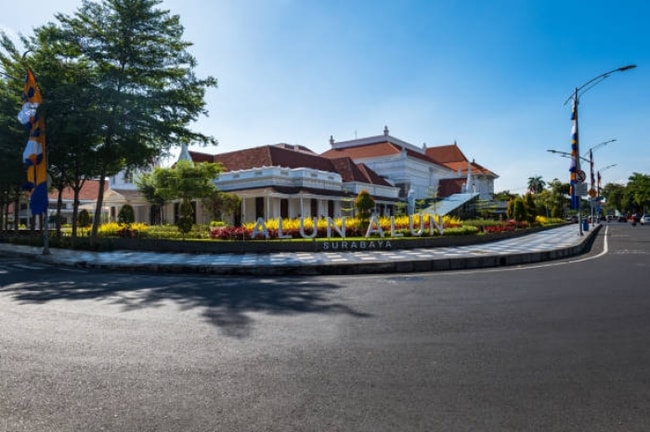 Hotel Dekat Alun-Alun Surabaya 2024
