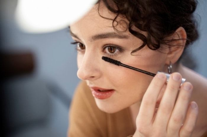 Pilih Mascara yang Dilengkapi dengan Aplikator Kecil!