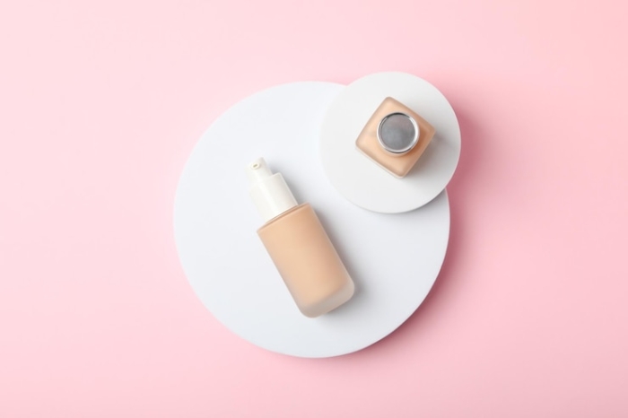 Apa Bedanya Concealer dan Foundation?