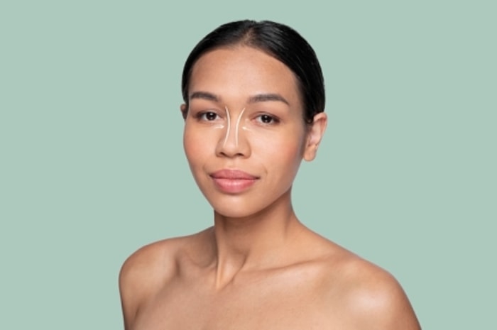 Pakai Contour dengan Shades yang Agak Lebih Gelap