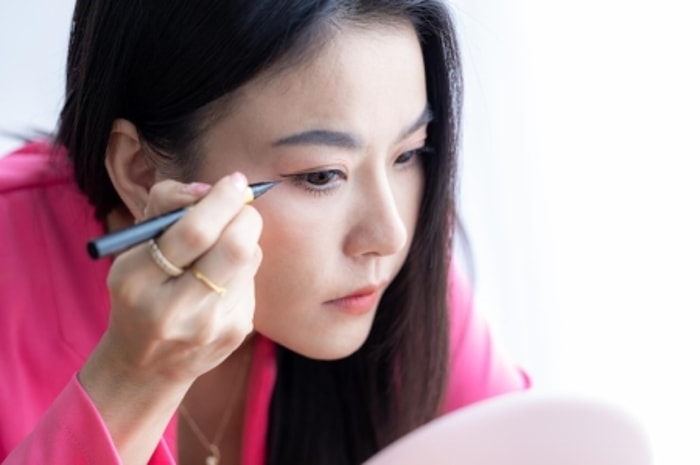Model Eyeliner yang Cocok Ialah Cat atau Puppy Eye