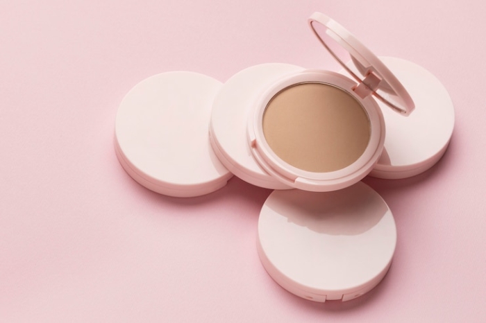 Compact Powder vs Two Way Cake, Mana yang Lebih Worth It?