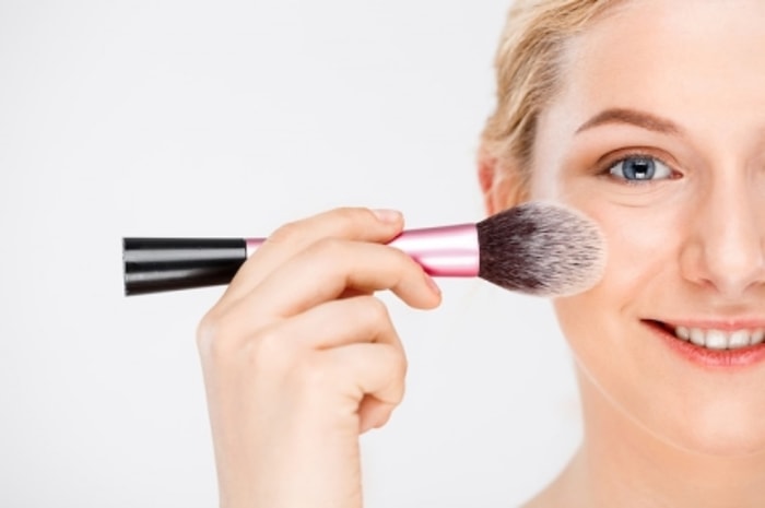Yuk, Cari Tahu Cream Blush yang Paling Tahan Lama!