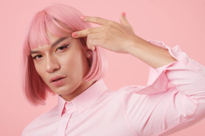Eyeliner vs Pensil Alis, Mana yang Lebih Bagus?