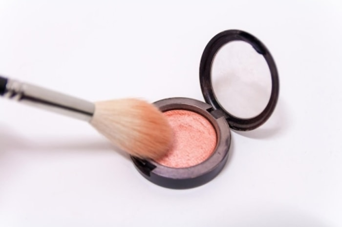 Jangan Sampai Salah Pilih Jenis Blush On, Ya!
