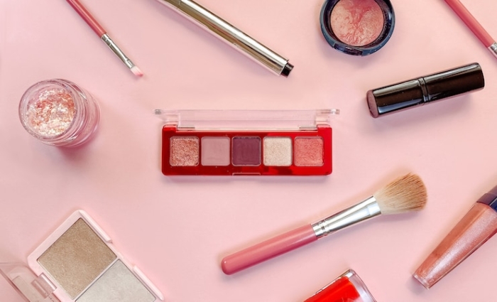 Kepoin Alasan Psikologis di Balik Pentingnya Make Up!