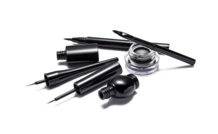 Sudah Menemukan Eyeliner yang akan Anda Pakai?
