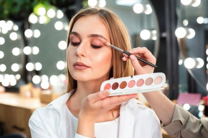 Anda Bisa Pakai Warna Peach, Soft Pink, dan Lain-Lain