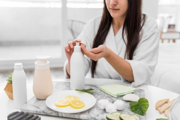 Anda Bisa Pakai Body Lotion atau Body Serum