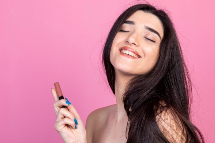 Cara-Cara Mengatasi Bibir Hitam Akibat Lipstik