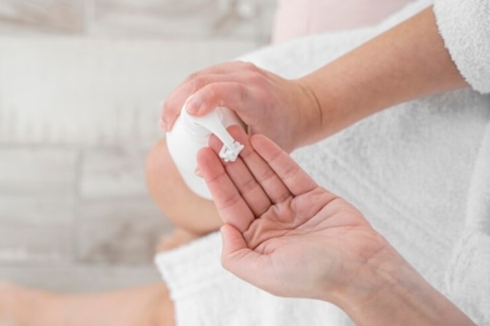 Biar Leher Gak Gosong, Anda Harus Pakai Sunblock!