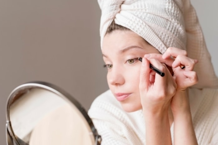 Anda Bisa Pakai Winged atau Soft Eyeliner