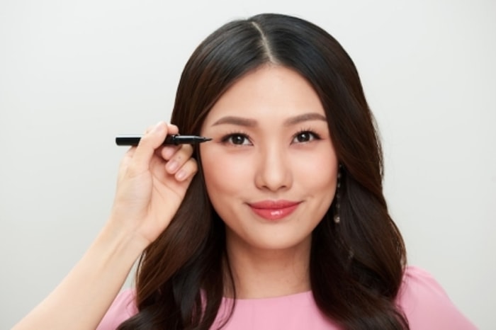 Percantik Bagian Mata dengan Eyeliner dan Mascara