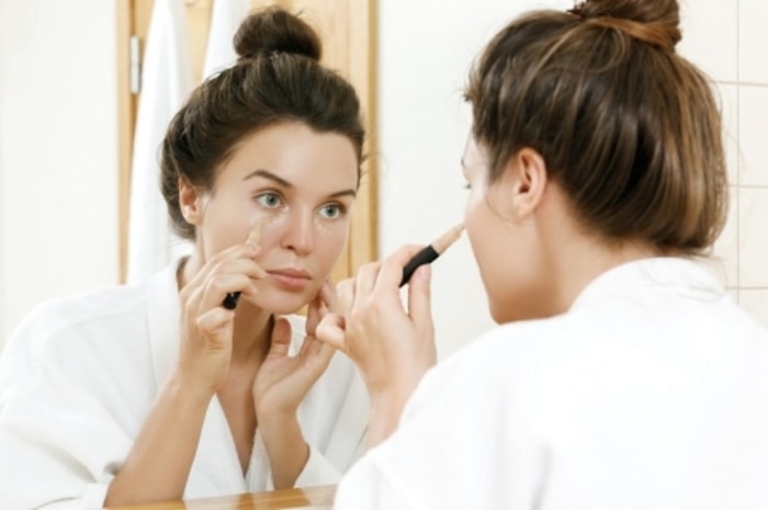 Concealer vs Foundation, Mana yang Lebih Bagus?