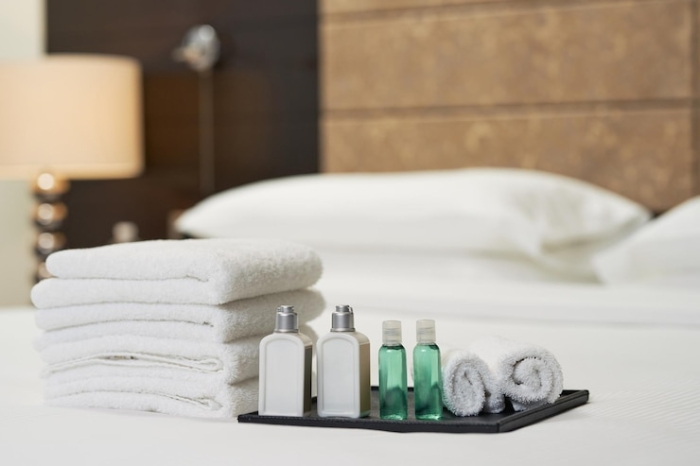 Apakah Guest Supplies dan Guest Amenities Termasuk Fasilitas Hotel?