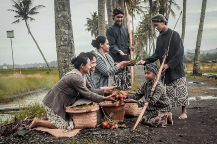 Membangun Pertemanan Baru