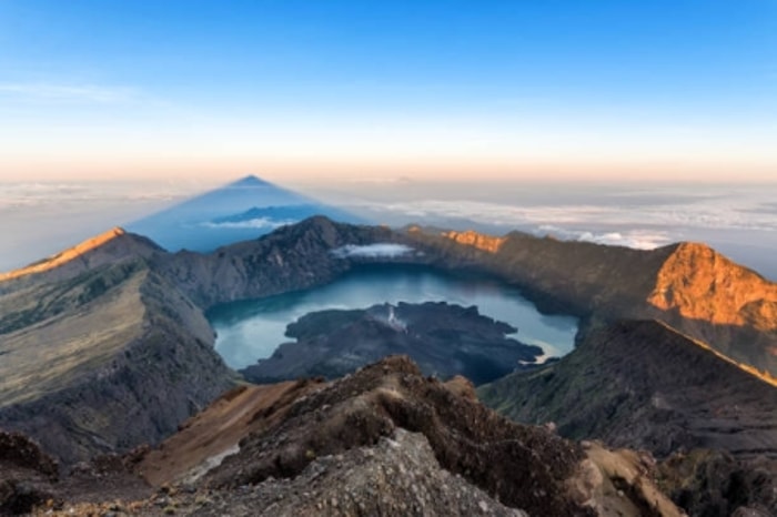 Gunung Api Agung Kedua Tertinggi di Nusantara