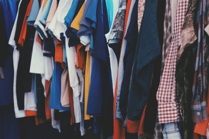 Pilih dan Pilah Baju Mana yang Mau Dibawa