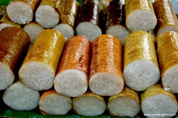Bentukan Nasi yang Dibakar di Dalam Bambu