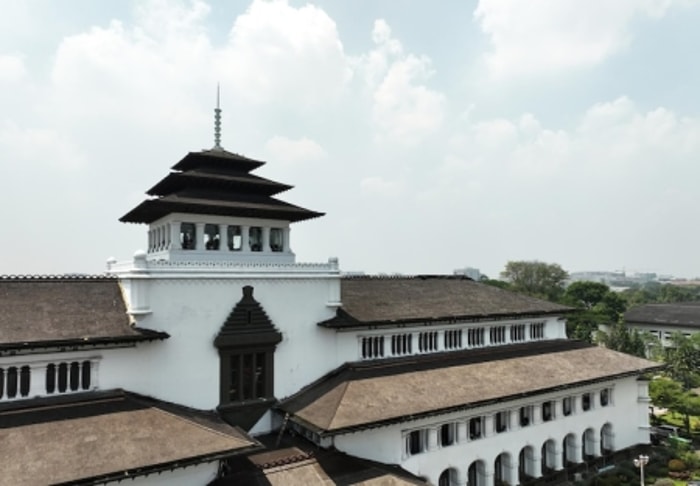Trans Studio Bandung, Gedung Sate, Gedung Merdeka, Alun-Alun Bandung, Jalan Braga, dan Cihampelas