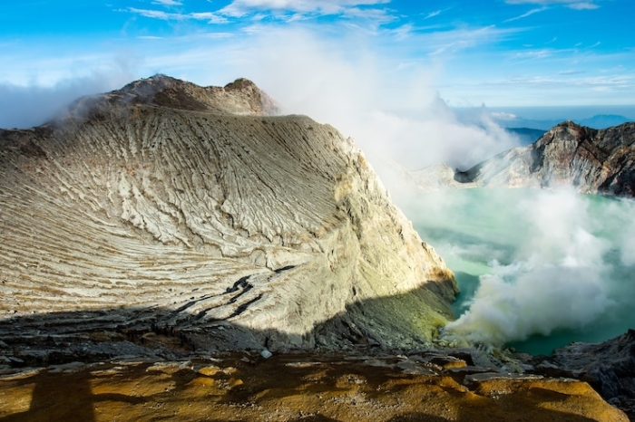 Pergi Wisata ke Kawah Ijen yang Lokasinya Berada di Gunung Ijen