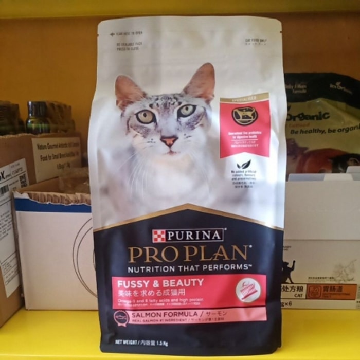Nutrisi Lengkap untuk Pertumbuhan Kucing